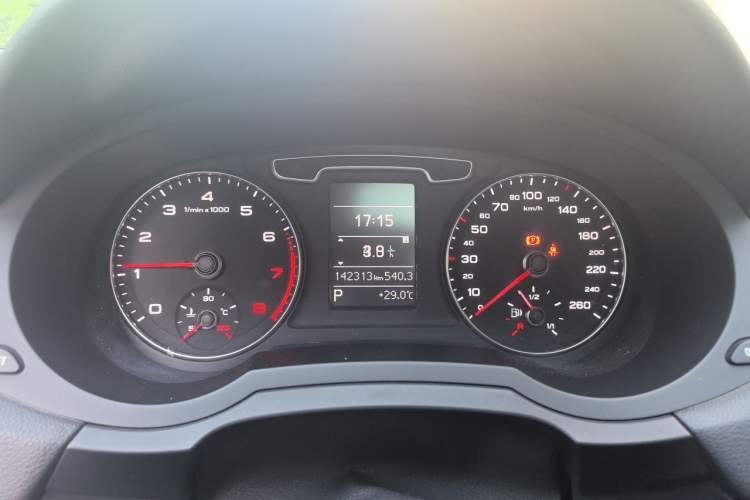 Used Audi Q3 2013 35 TFSI Ambition Edition Odometer Close Up