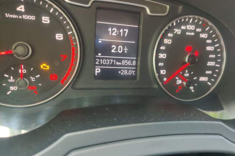 Used Audi Q3 2013 35 TFSI Comfort Model Odometer Close Up