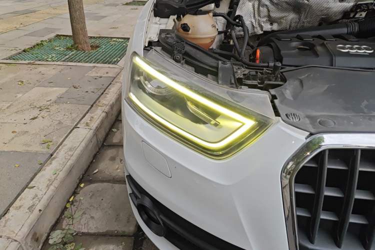 Used Audi Q3 2013 40 TFSI quattro Luxury Model Right Front Headlight