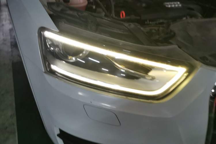 Used Audi Q3 2013 35 TFSI Comfort Model Right Front Headlight