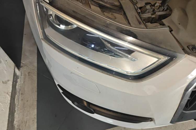 Used Audi Q3 2013 35 TFSI Comfort Model Right Front Headlight