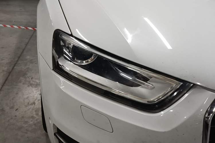 Used Audi Q3 2013 40 TFSI quattro Luxury Model Right Front Headlight