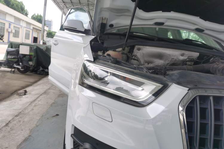 Used Audi Q3 2013 35 TFSI Comfort Model Right Front Headlight