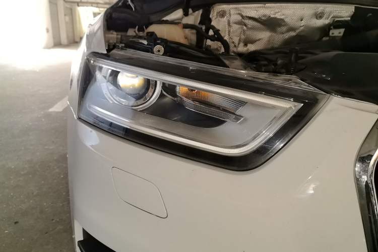Used Audi Q3 2013 35 TFSI Comfort Model Right Front Headlight