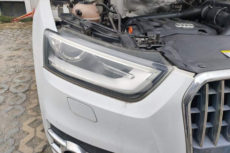 Used Audi Q3 2013 35 TFSI Comfort Model Right Front Headlight