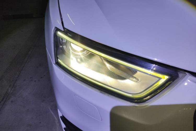 Used Audi Q3 2013 35 TFSI quattro Comfort Model Right Front Headlight