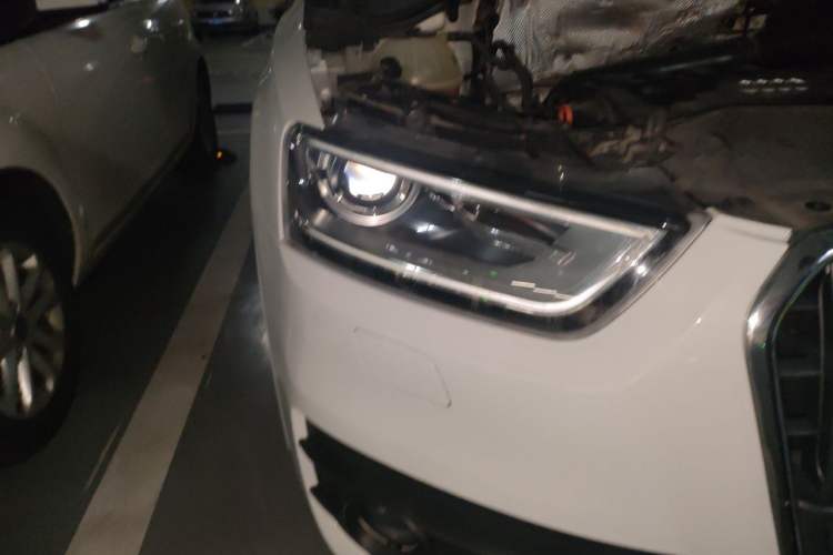 Used Audi Q3 2013 35 TFSI Comfort Model Right Front Headlight