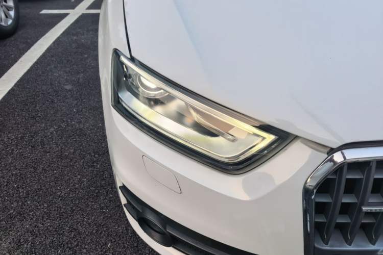 Used Audi Q3 2013 40 TFSI quattro Luxury Model Right Front Headlight
