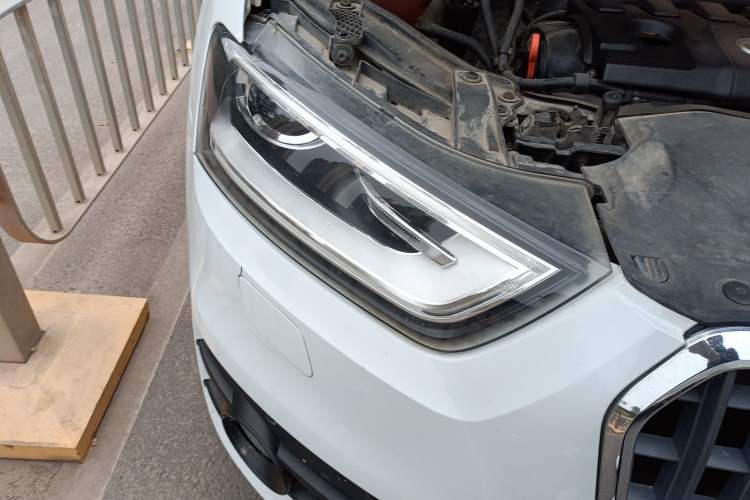 Used Audi Q3 2013 35 TFSI Comfort Model Right Front Headlight