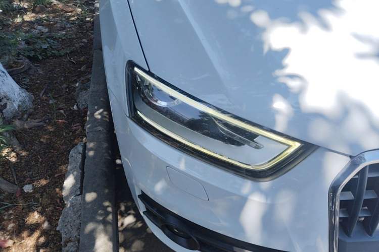 Used Audi Q3 2013 35 TFSI Comfort Model Right Front Headlight