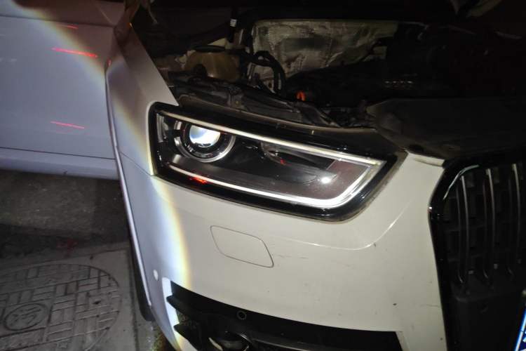 Used Audi Q3 2013 35 TFSI quattro Luxury Model Right Front Headlight
