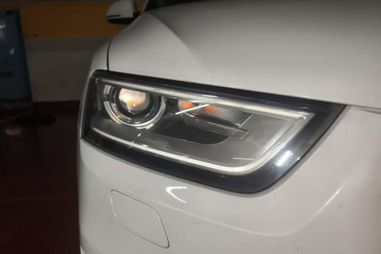 Used Audi Q3 2013 35 TFSI quattro Comfort Model Right Front Headlight