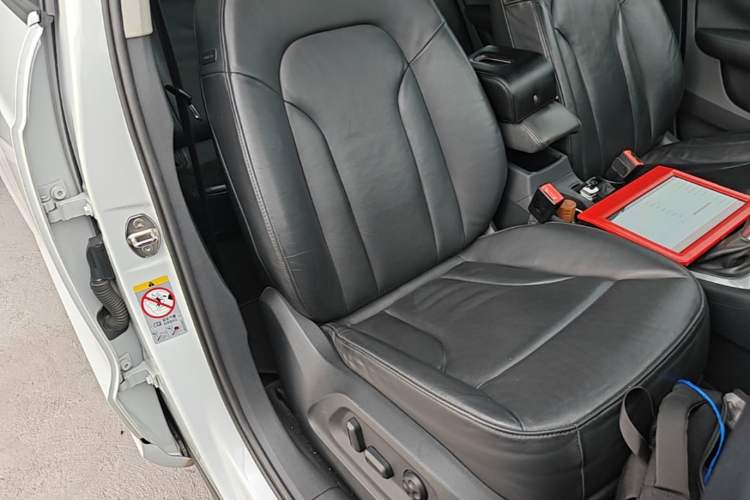 Used Audi Q3 2013 35 TFSI quattro Technology Edition Right Front Seat