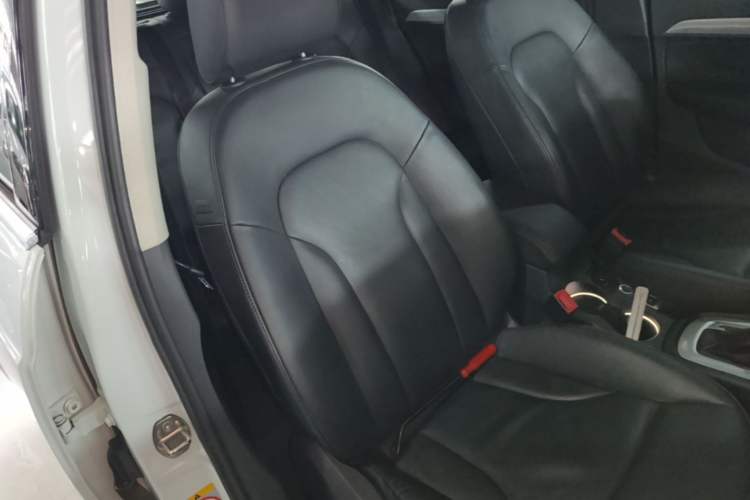 Used Audi Q3 2013 35 TFSI quattro Technology Edition Right Front Seat
