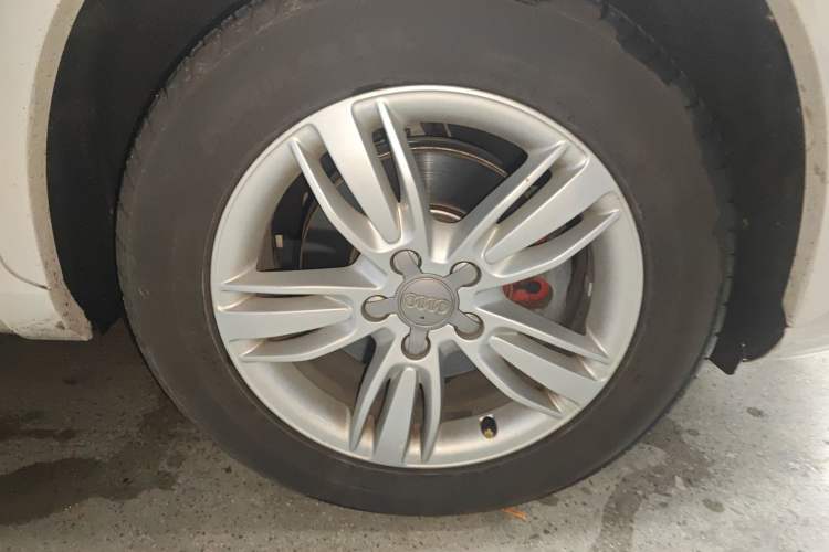 Used Audi Q3 2013 35 TFSI Comfort Model Right Front Wheel Hub