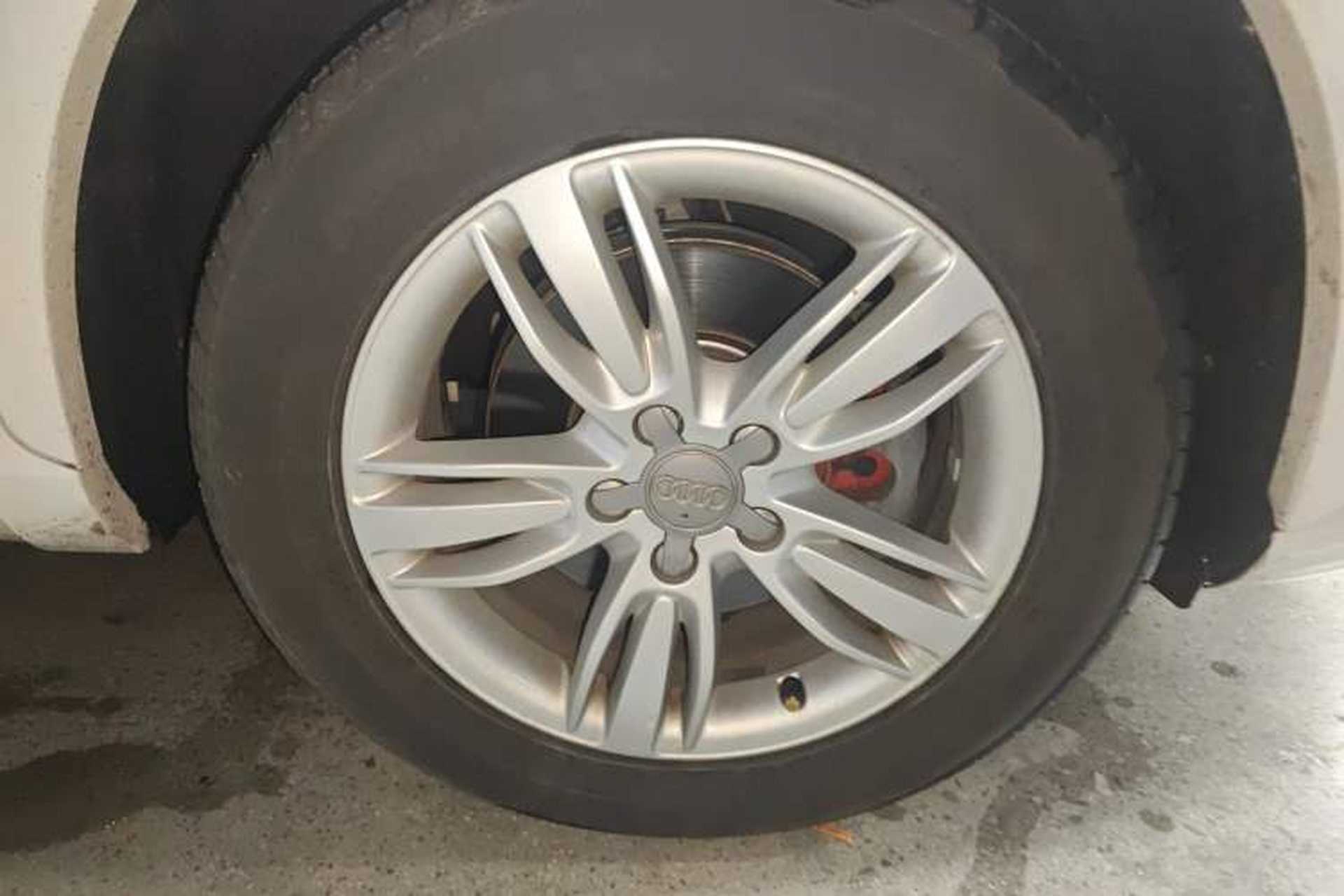 Used Audi Q3 2013 35 TFSI Comfort Model Right Front Wheel Hub