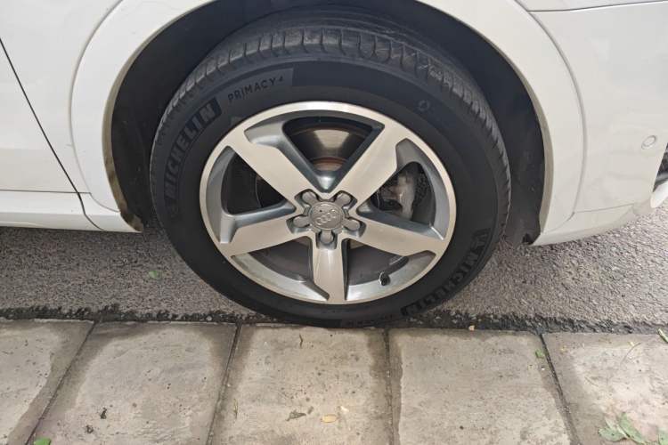 Used Audi Q3 2013 40 TFSI quattro Luxury Model Right Front Wheel Hub