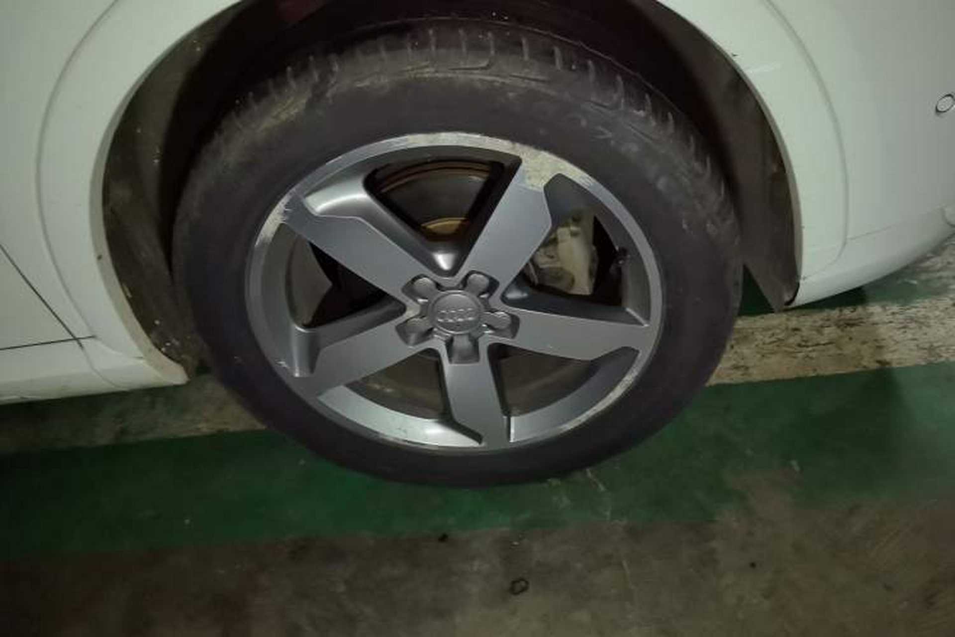 Used Audi Q3 2013 35 TFSI quattro Luxury Model Right Front Wheel Hub