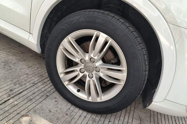 Used Audi Q3 2013 35 TFSI Comfort Model Right Front Wheel Hub