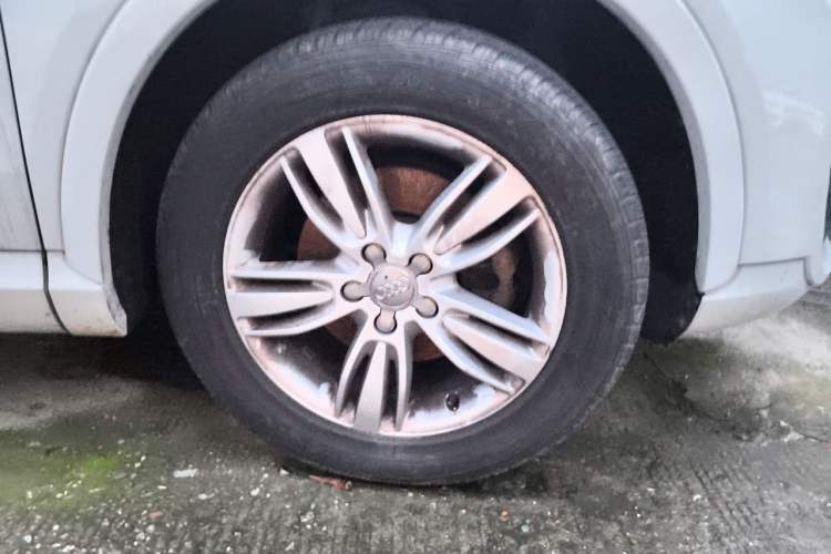 Used Audi Q3 2013 35 TFSI Comfort Model Right Front Wheel Hub