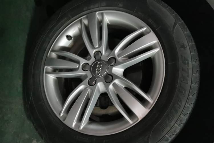 Used Audi Q3 2013 35 TFSI Comfort Model Right Front Wheel Hub