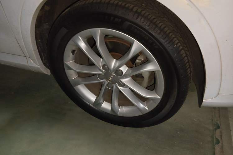 Used Audi Q3 2013 35 TFSI quattro Luxury Model Right Front Wheel Hub