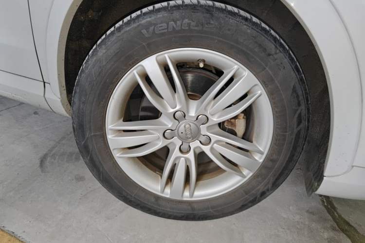 Used Audi Q3 2013 35 TFSI Comfort Model Right Front Wheel Hub