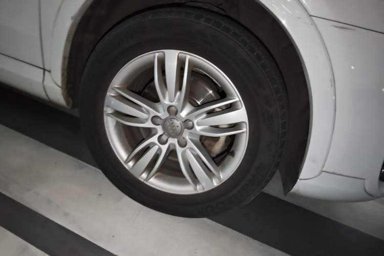 Used Audi Q3 2013 35 TFSI Comfort Model Right Front Wheel Hub