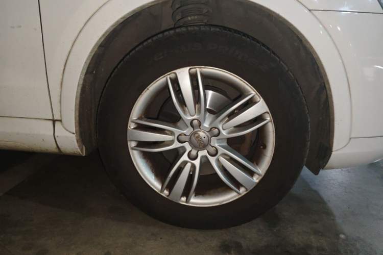 Used Audi Q3 2013 35 TFSI quattro Luxury Model Right Front Wheel Hub