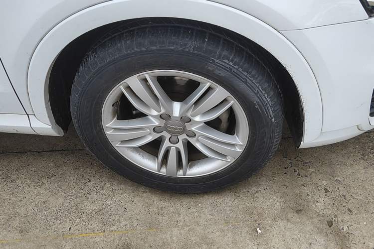 Used Audi Q3 2013 35 TFSI quattro Technology Edition Right Front Wheel Hub