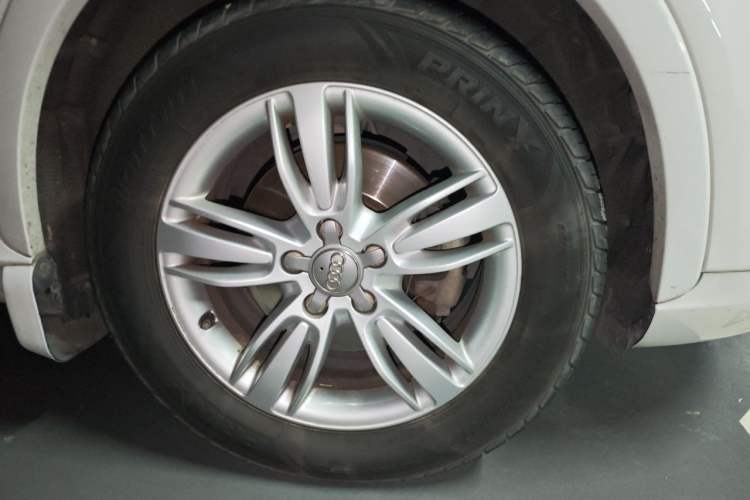 Used Audi Q3 2013 35 TFSI Comfort Model Right Front Wheel Hub
