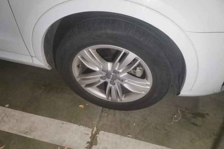 Used Audi Q3 2013 35 TFSI Comfort Model Right Front Wheel Hub
