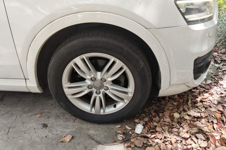 Used Audi Q3 2013 35 TFSI Comfort Model Right Front Wheel Hub