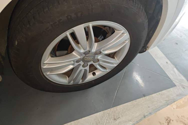 Used Audi Q3 2013 35 TFSI Comfort Model Right Front Wheel Hub