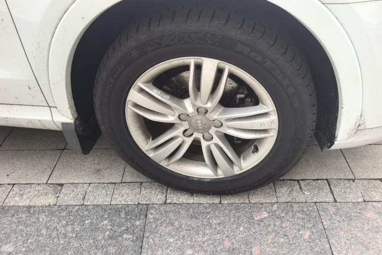 Used Audi Q3 2013 35 TFSI quattro Comfort Model Right Front Wheel Hub