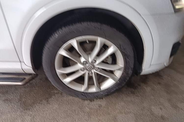 Used Audi Q3 2013 35 TFSI quattro Technology Edition Right Front Wheel Hub