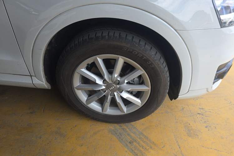 Used Audi Q3 2013 35 TFSI Ambition Edition Right Front Wheel Hub