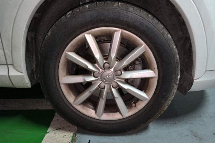 Used Audi Q3 2013 35 TFSI Comfort Model Right Front Wheel Hub
