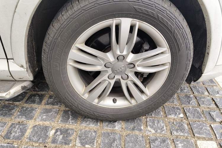 Used Audi Q3 2013 35 TFSI Comfort Model Right Front Wheel Hub