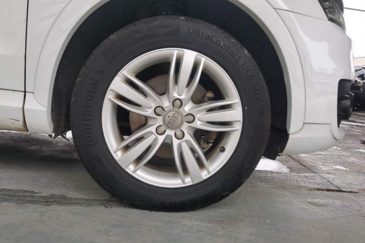 Used Audi Q3 2013 35 TFSI Comfort Model Right Front Wheel Hub