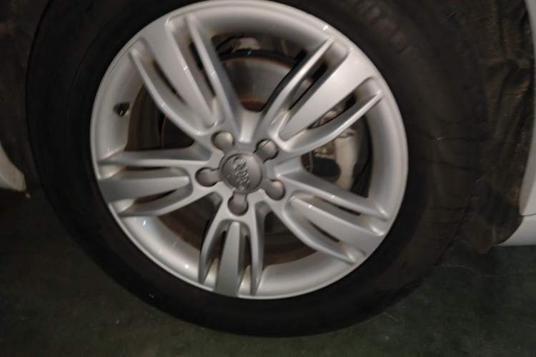 Used Audi Q3 2013 35 TFSI quattro Comfort Model Right Front Wheel Hub
