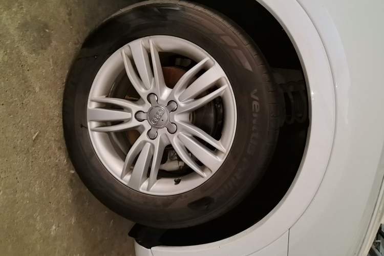 Used Audi Q3 2013 35 TFSI Comfort Model Right Front Wheel Hub
