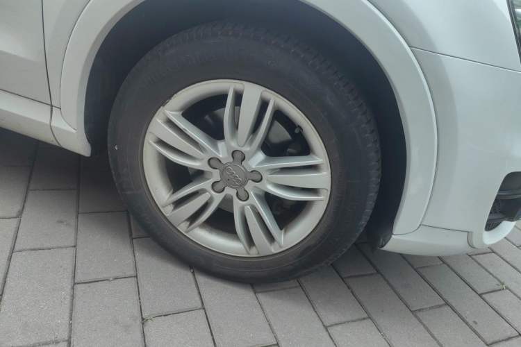 Used Audi Q3 2013 35 TFSI quattro Technology Edition Right Front Wheel Hub