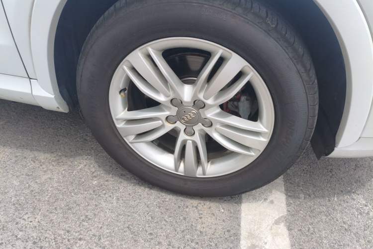 Used Audi Q3 2013 35 TFSI Comfort Model Right Front Wheel Hub