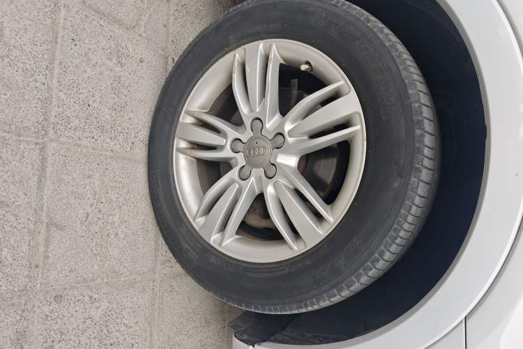 Used Audi Q3 2013 35 TFSI Ambition Edition Right Front Wheel Hub