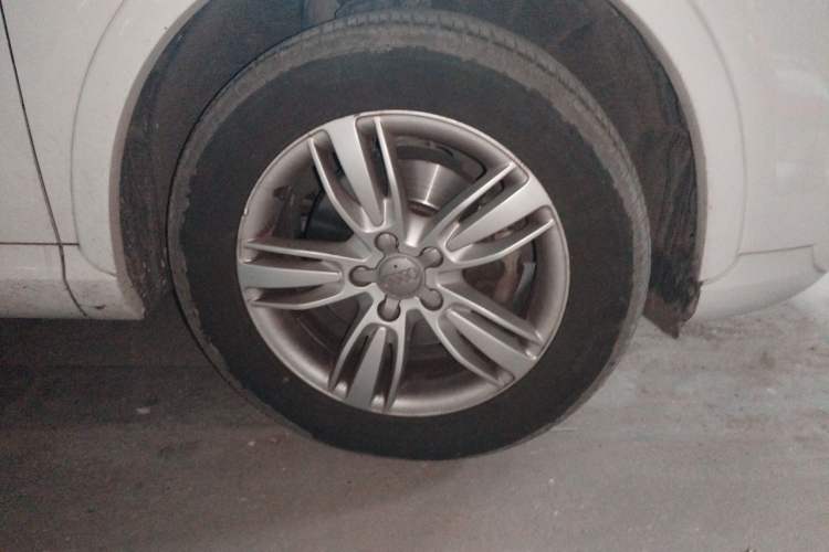 Used Audi Q3 2013 35 TFSI quattro Comfort Model Right Front Wheel Hub