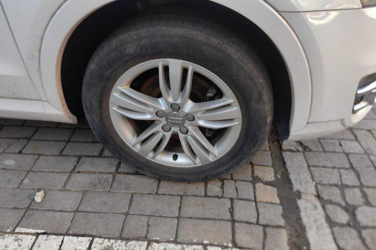 Used Audi Q3 2013 35 TFSI Comfort Model Right Front Wheel Hub