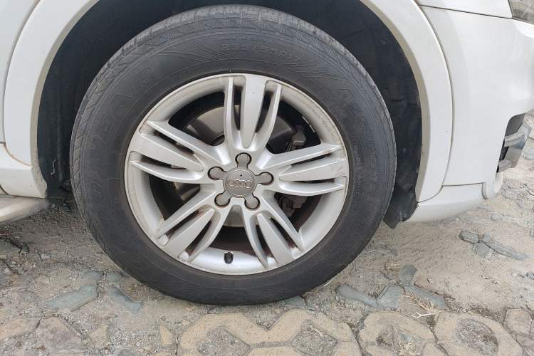 Used Audi Q3 2013 35 TFSI Comfort Model Right Front Wheel Hub