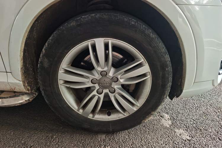 Used Audi Q3 2013 35 TFSI Comfort Model Right Front Wheel Hub
