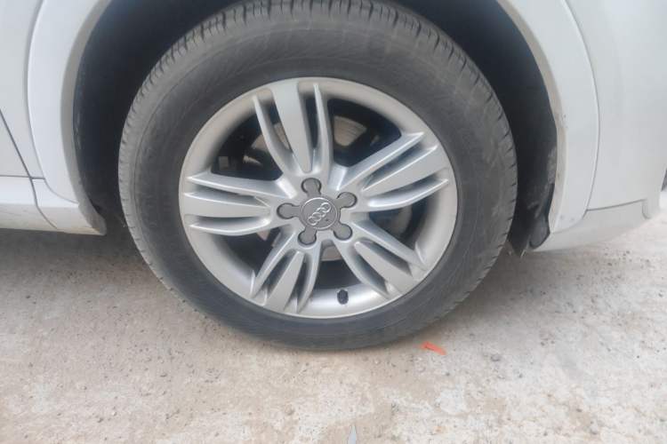 Used Audi Q3 2013 35 TFSI Comfort Model Right Front Wheel Hub